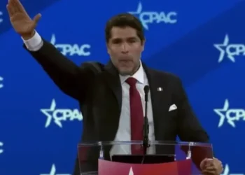 Eduardo Verástegui acusado de hacer saludo nazi en EU