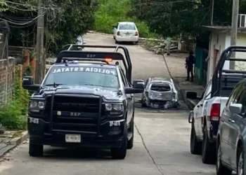 Hallan cuerpo calcinado en taxi de Veracruz