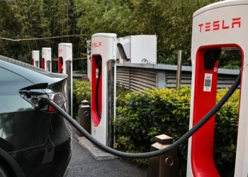 Tesla introduce conducción autónoma en China