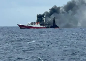 Incendio en barco frente a la Costa de Chiapas
