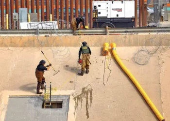 EE.UU. deporta a más de 1,600 inmigrantes en vuelos