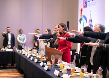 Gobernadora toma protesta al Consejo del Fondo para la Promoción Turística