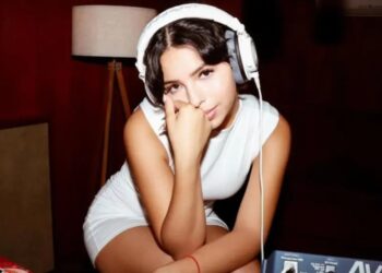 Ángela Aguilar impacta con su vestido en Premios Lo Nuestro 2025