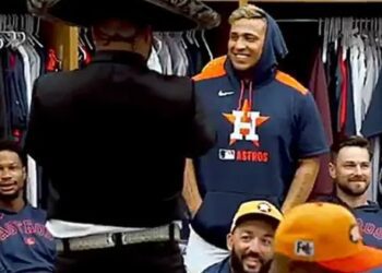 Astros celebran a Paredes con mariachi