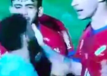 Futbolista noquea a su rival en partido en Uruguay