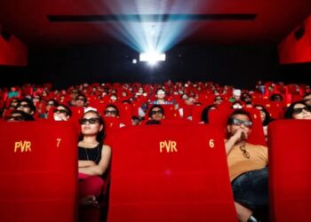 Hombre demanda y gana a cines por 30 minutos de anuncios