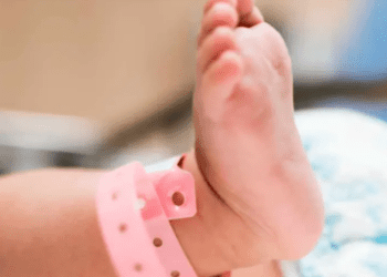 Abandonan a bebé recién nacida en un lote baldío de San Luis Potosí