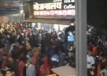 Estampida en tren de India deja 15 personas sin vida; tres eran niños