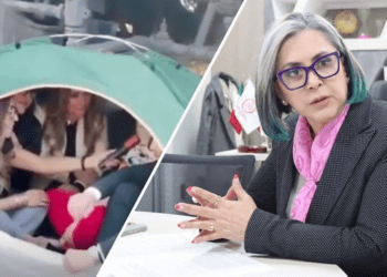 Funcionaria de Tlaxcala ingresa a casa de campaña de migrantes y desata críticas