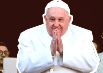 El Papa presenta una “leve mejoría”; su estado de salud sigue siendo “crítico”