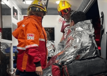 Rescatan a pareja perdida en el Cerro del Topo Chico