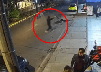 Graban enfrentamiento a balazos afuera de un bar de Naucalpan, Edomex