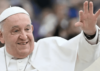 La salud del Papa Francisco sigue “mejorando”, informa el El Vaticano