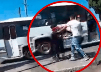 Chofer golpea a estudiante por pagar el pasaje con un billete