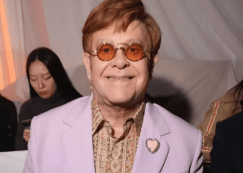 El cantante Elton John anuncia nuevo álbum de estudio
