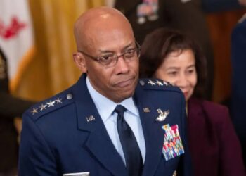 Donald Trump sustituye al jefe del Ejército de EU