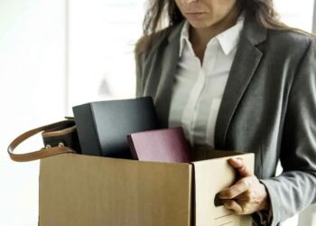 Madre pierde su empleo tras ausentarse para cuidar a su hija con cáncer