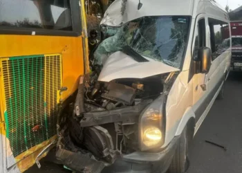 Choque de transporte escolar en Periférico Sur