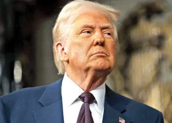 Trump congela aranceles a autos por un mes