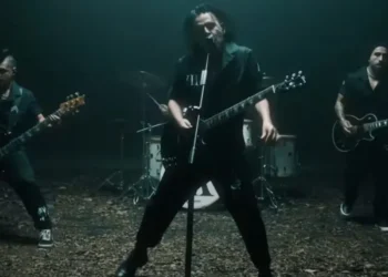 Allison lanza nuevo video y se suma a la Marcha Emo 2025