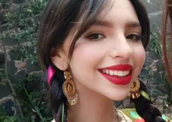 Ángela Aguilar genera polémica por look en casa del Indio Fernández