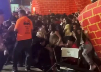 Caos en feria de Nuevo León: Joven apuñala a otro en medio de una estampida