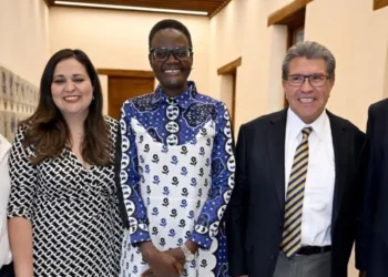 Monreal se reúne con la presidenta de la Unión Interparlamentaria