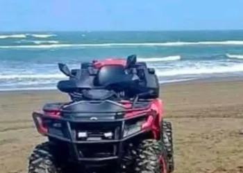 Mujer muere atropellada por cuatrimoto en playa