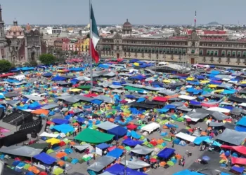 La CNTE mantiene plantón en el Zócalo