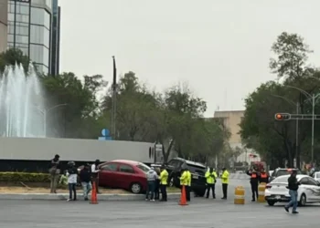 Choque en glorieta de Paseo de la Reforma