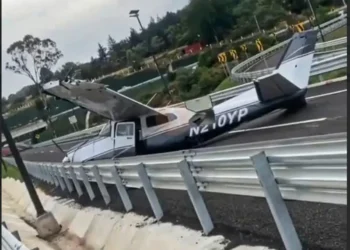 Aterrizaje forzoso de avioneta en carretera de Hidalgo