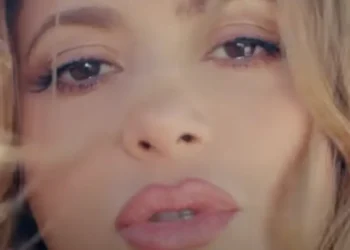 Shakira lanza video de ‘Última’ en plena gira mundial