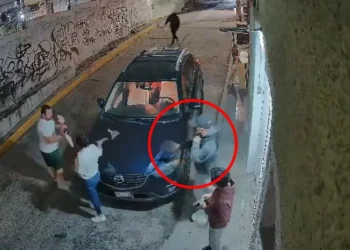 Roban camioneta con niña a bordo en Naucalpan