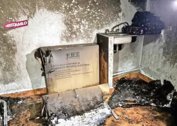Atacan con Bombas Molotov el IEE en Chignahuapan