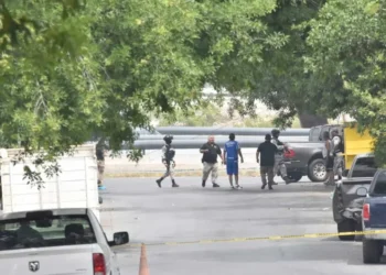 Asesina a dos personas y hiere a una oficial de tránsito en Monterrey