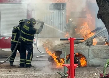 Incendio de camioneta en Azcapotzalco