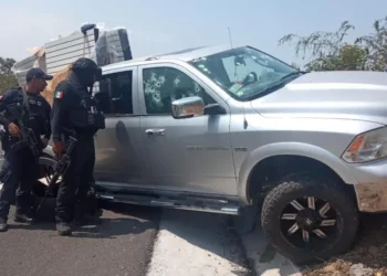 Emboscan a policías en Veracruz y secuestran a un mando