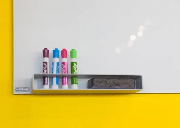 Maestra de primaria detenida por vender mariguana a alumnos