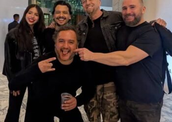 Fotografía de System of a Down con Ángela Aguilar y Christian Nodal