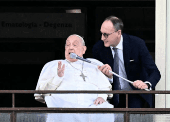 El Papa Francisco sale del hospital y agradece a todos