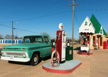 Aranceles de Trump provocarán aumento en precios de la gasolina en EU