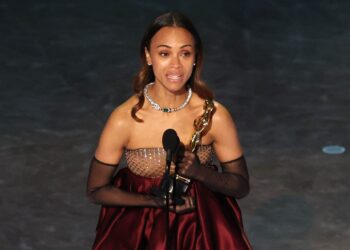 Zoe Saldaña conmueve con su discurso en  Oscar 2025