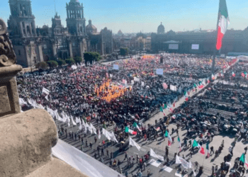Contingentes llegal Zócalo previo a la asamblea de Sheinbaum