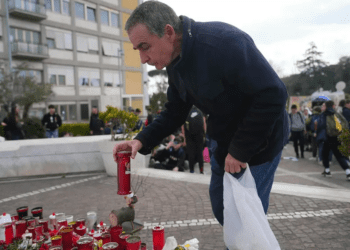 Papa Francisco presenta una ‘gradual y leve mejoría’; agradece a médicos