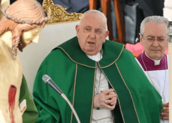 Tras salir de estado de salud reservado, el Papa Francisco continúa su recuperación