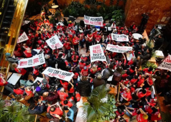 Pro-palestinos se manifiestan en el lobby de la Trump Tower; piden liberar a Mahmoud Khalil