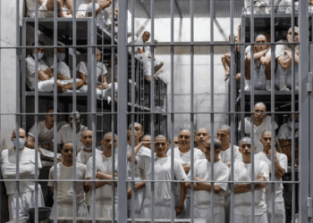 Venezuela condena el envío de migrantes a prisión de El Salvador