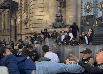 Violencia afuera del Congreso de la  CDMX por corridas de toros