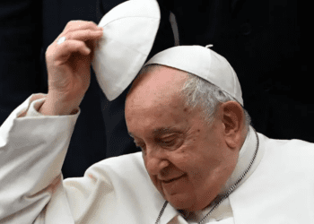 Desde el hospital, el Papa Francisco pide terminar con las guerras