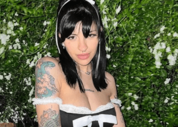 Mujer acusa a Cazzu de destruir su matrimonio; fans defienden a la cantante